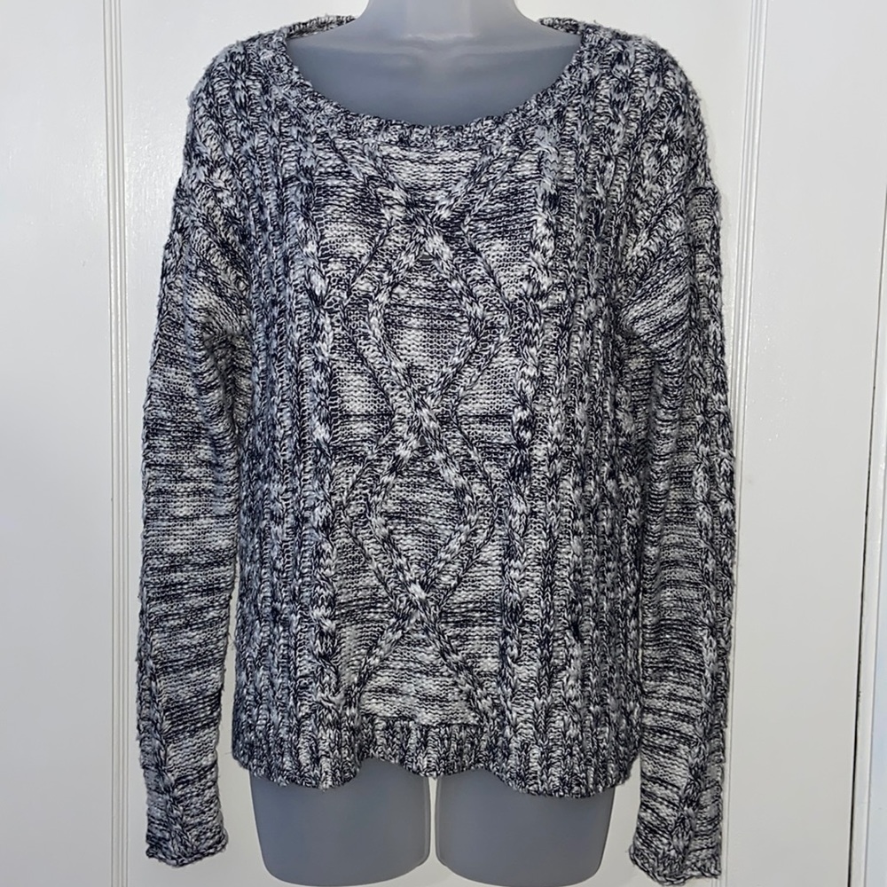 Aeropostale-Women’s Black & White Marbled Crewneck Sweater Top. LG.